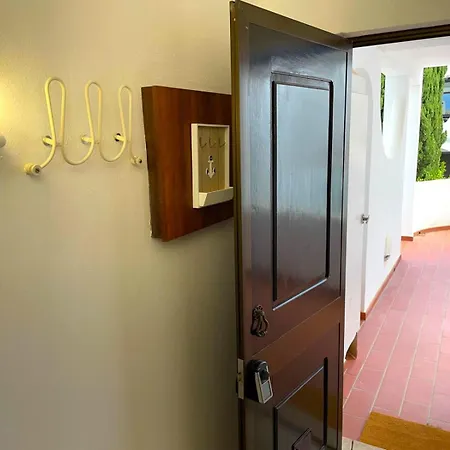 De 2 Quartos Hibiscus 40a Na De Sao Rafael - Albufeira, Algarve * Албуфейра